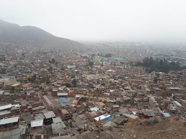 In Lima ist es im Winter immer diesig. Deshalb war die Sicht vom San Cristobal nicht ganz so weit