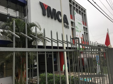 Das riesige YMCA-Gebäude im Hauptstandort Pueblo Libre