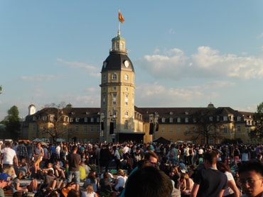 Picknick auf dem Schlossplatz in Karlsruhe